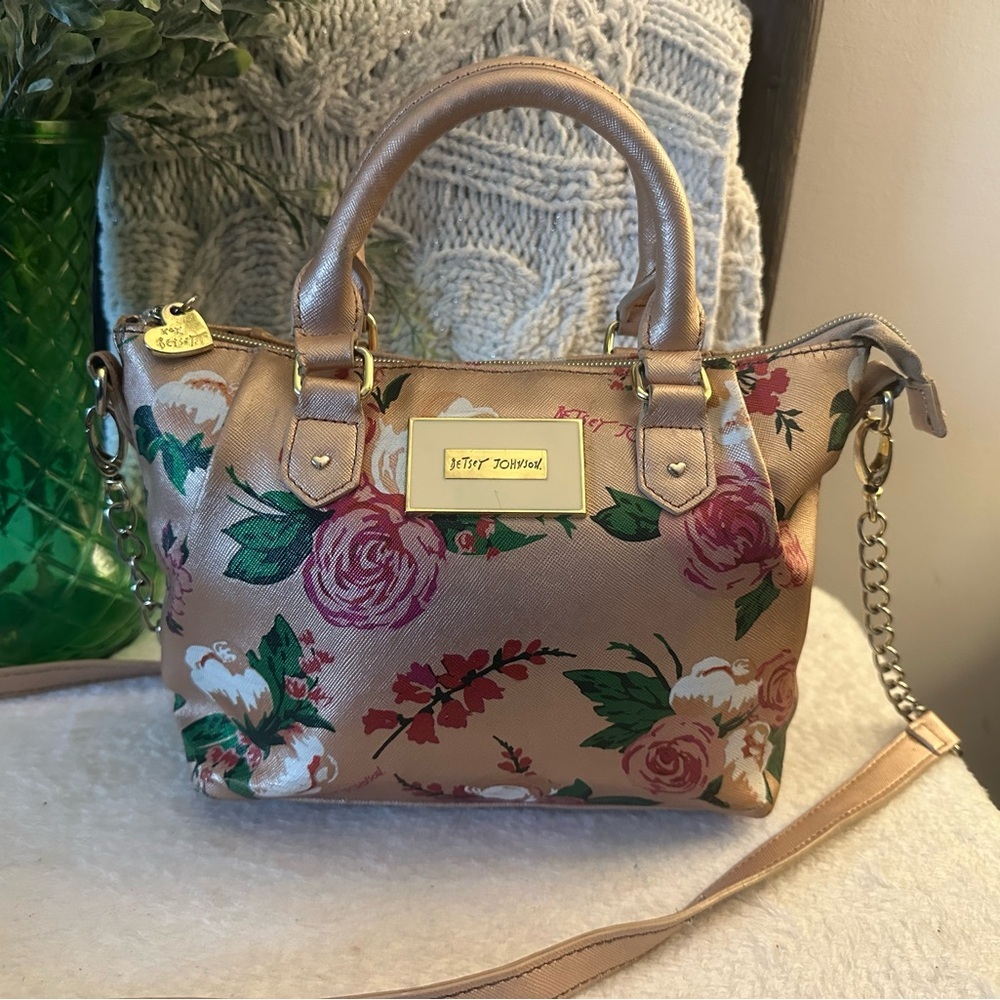 Betsey Johnson XOX Pink with Roses Satchel - Picture 3 of 12